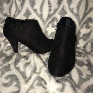 Black heel booties